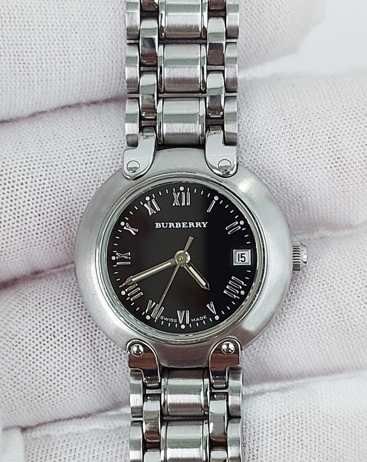 ĐH nữ Burberry - Anh Quốc