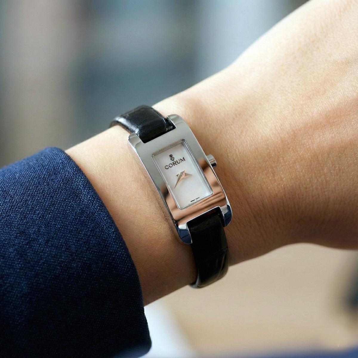 ĐH nữ Corum - Thụy Sỹ